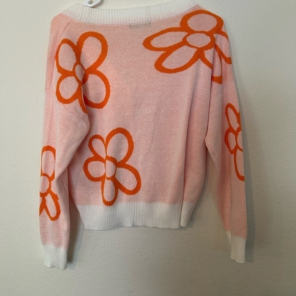 Nikkak Medium Preppy Cardigan - Picture 2 of 8